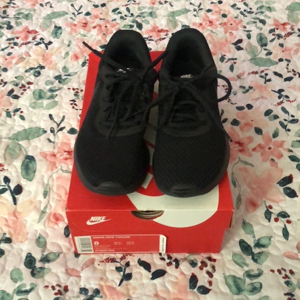 WMNS Nikes